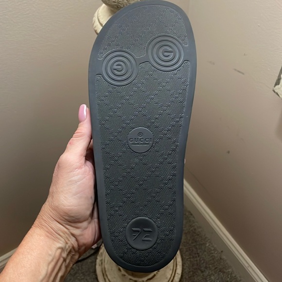 NWT Authentic Rubber St. Gucci print logo slides. - Picture 9 of 11